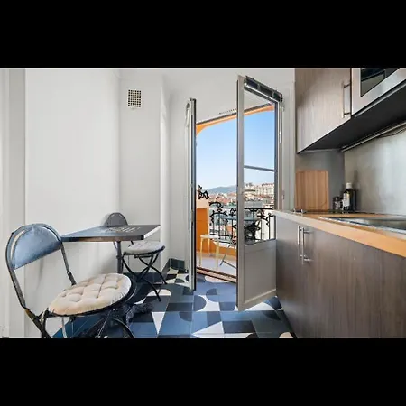 Superbe 2 Pieces Avec Balcons ! نيس