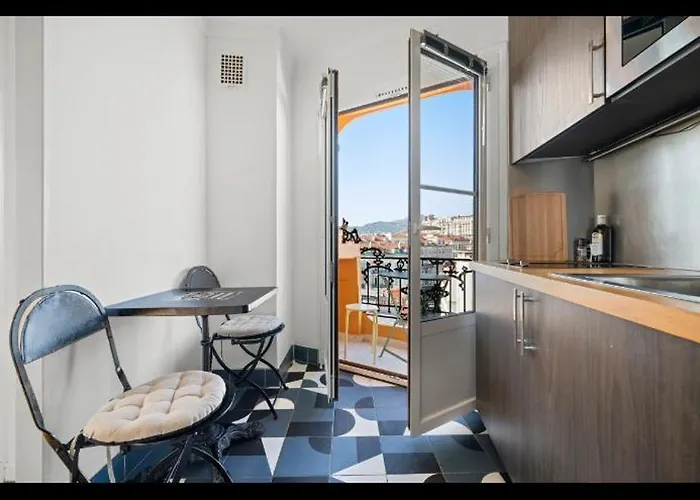 Superbe 2 Pieces Avec Balcons ! Nice